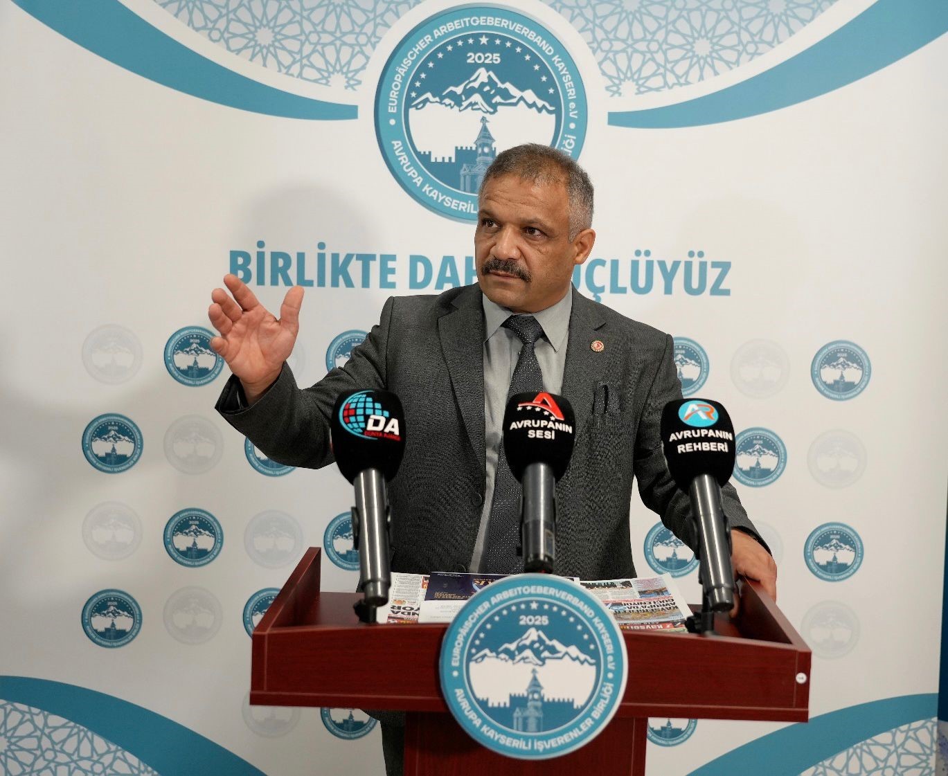 AKİB Kurucu Genel Başkanı Ali Hızar&rsquo;dan iş d&uuml;nyasına birlik &ccedil;ağrısı
