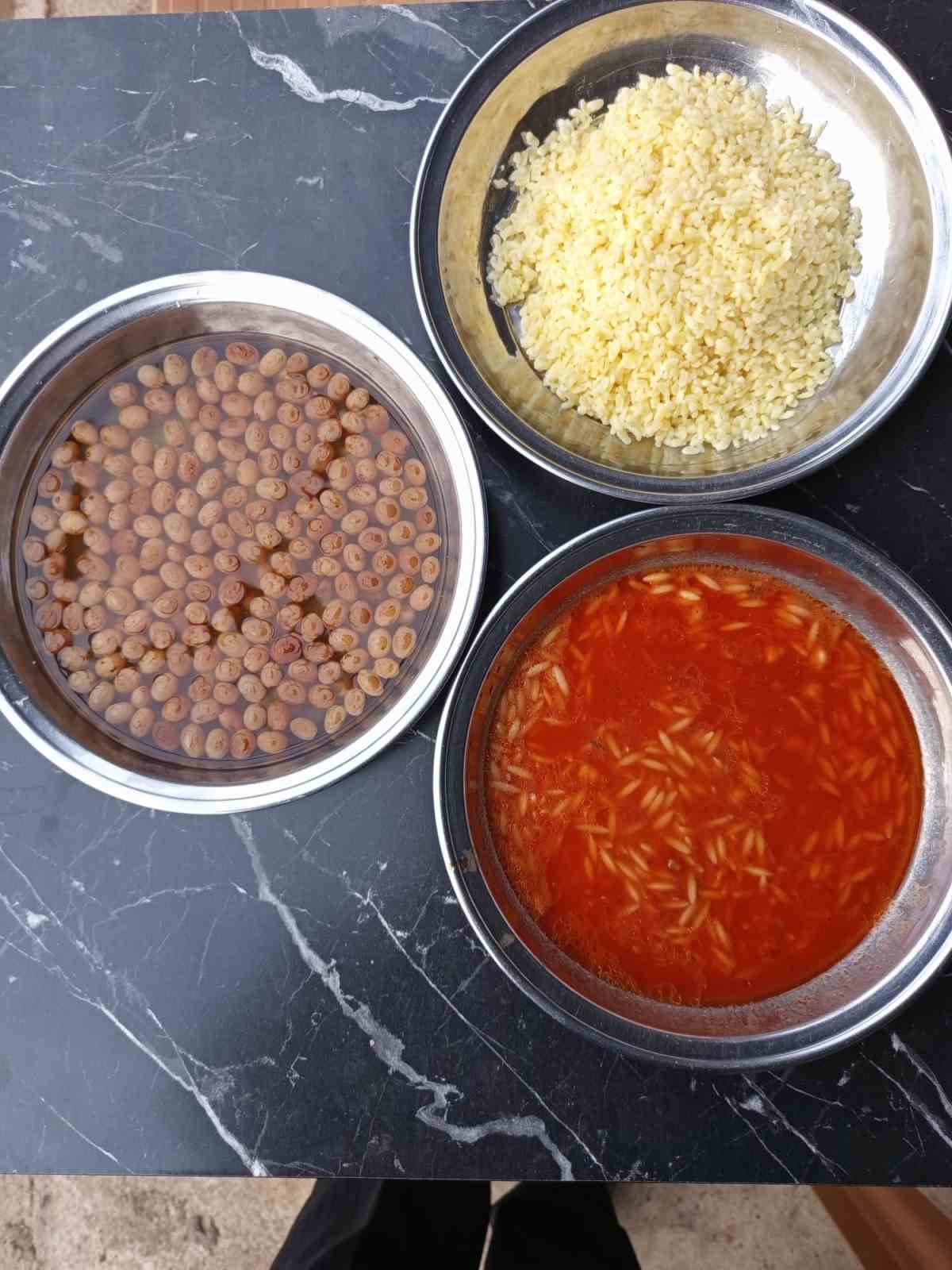 &Ccedil;anakkale şehitlerinin sofrası Sarıg&ouml;l&rsquo;de kuruldu
