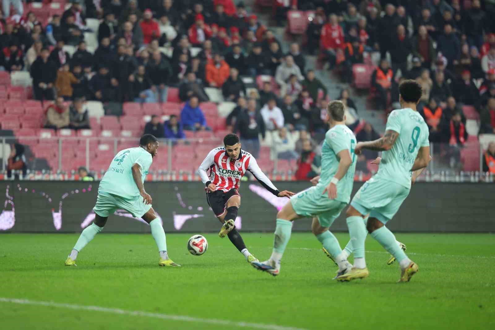 Trendyol S&uuml;per Lig: Samsunspor: 1 - Kayserispor: 0 (İlk yarı)

