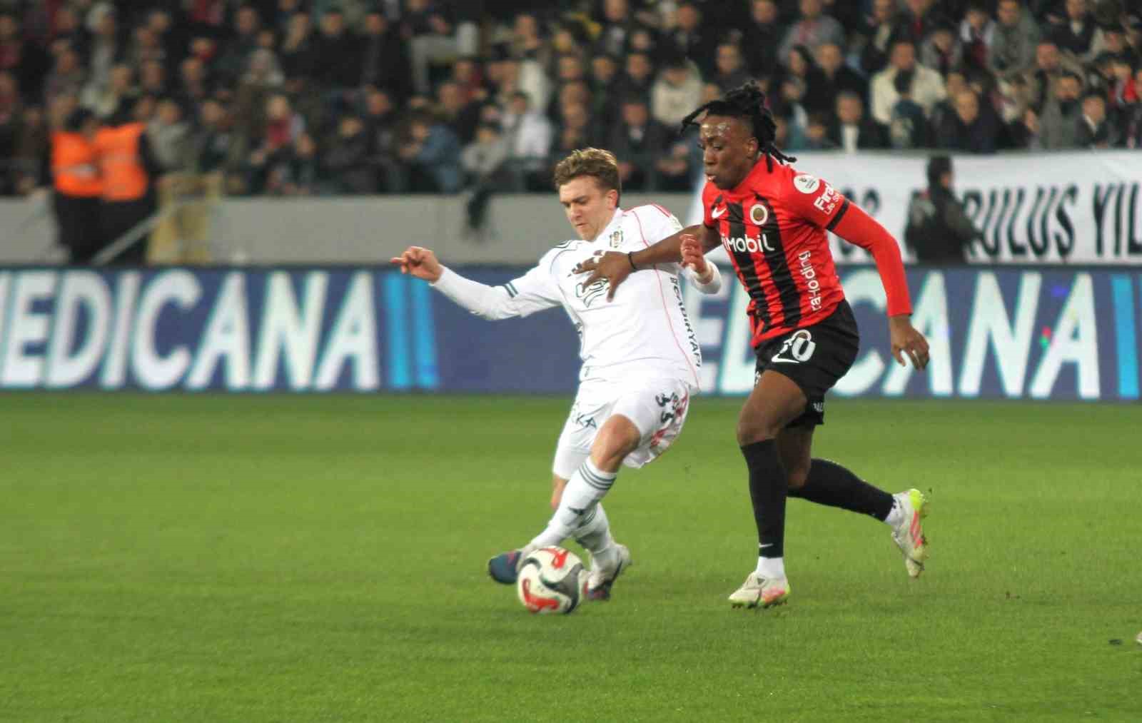 Trendyol S&uuml;per Lig: Gen&ccedil;lerbirliği: 0 - Beşiktaş: 0 (İlk yarı)
