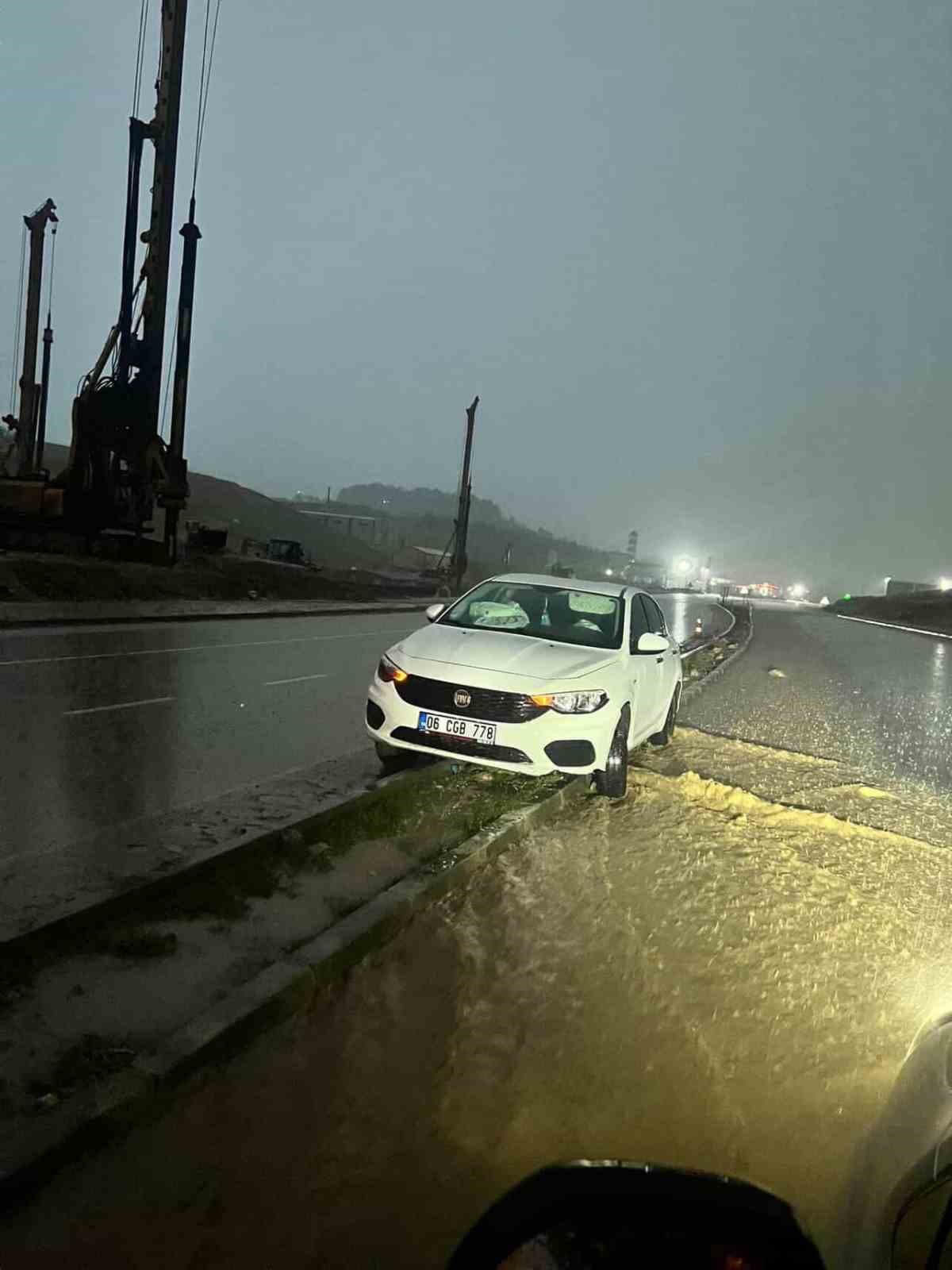 Kurtalan’da maddi hasarlı kaza