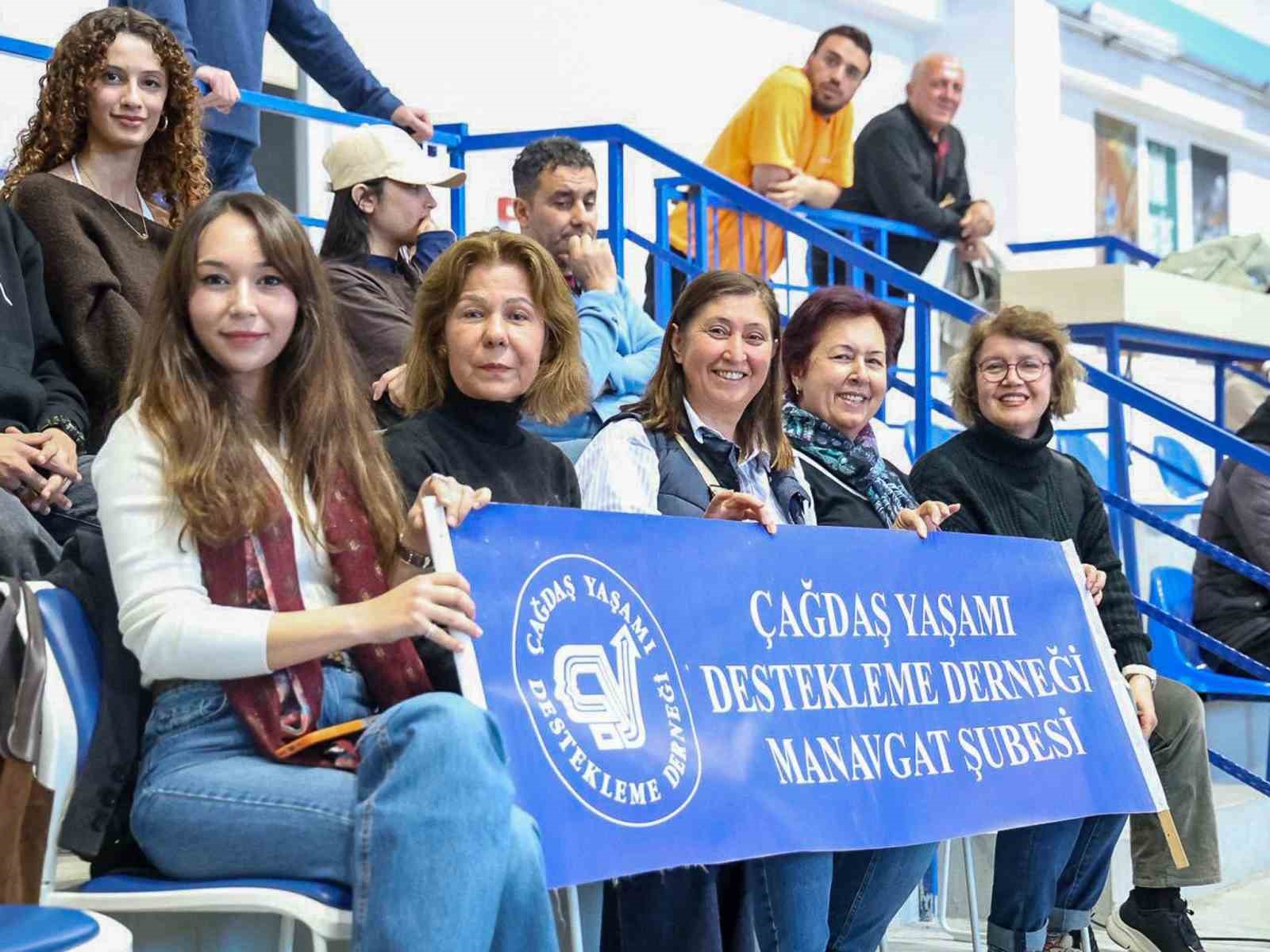 Manavgat’ın sultanları sezonu taraftarlarıyla noktaladı