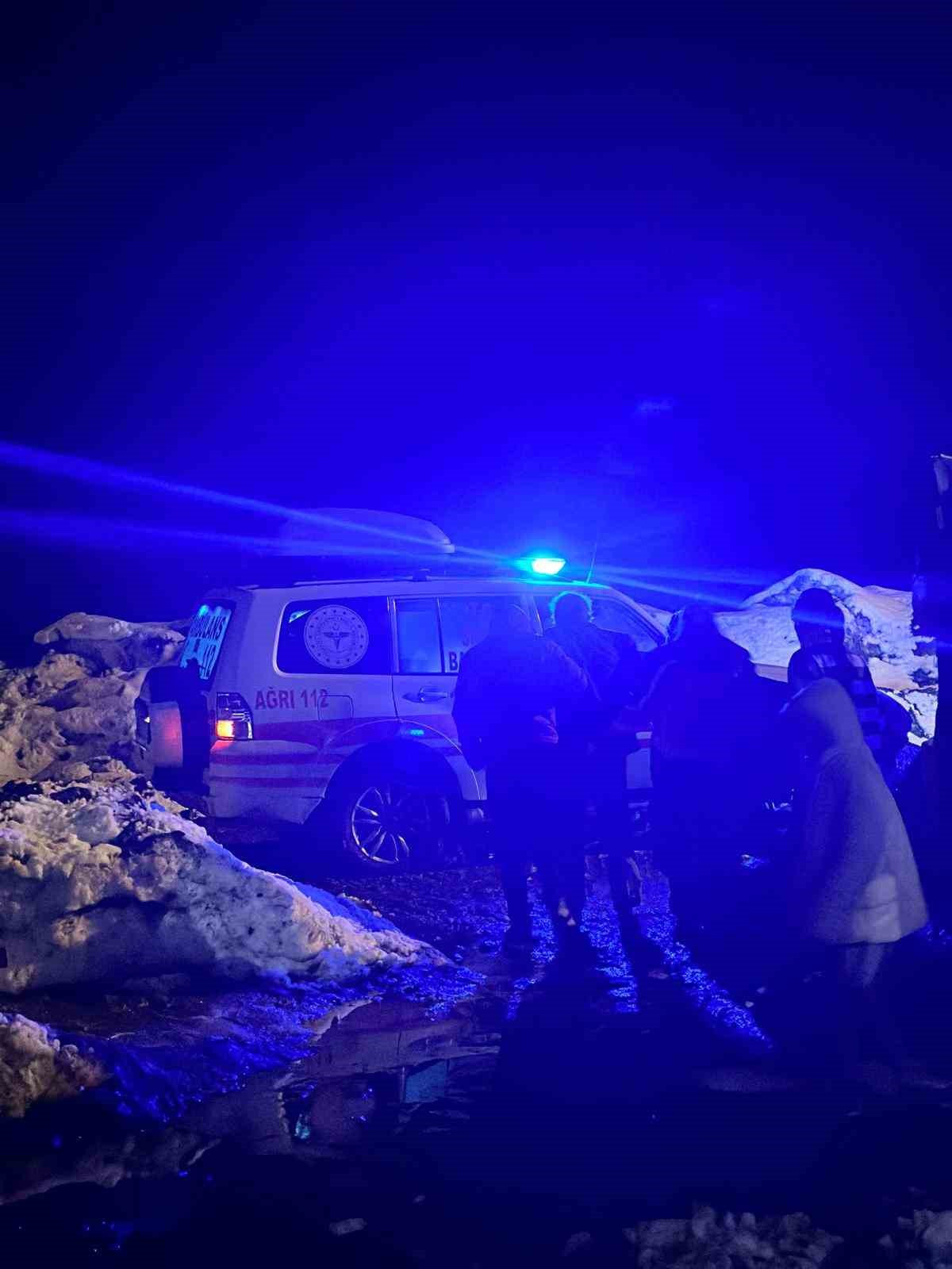 Ağrı&rsquo;da rahatsızlanan hasta arazi tipi ambulansla hastaneye kaldırıldı
