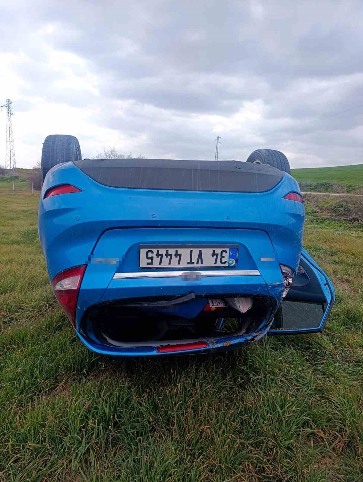 Pehlivanköy’de taralaya uçan otomobilin sürücüsü yaralandı