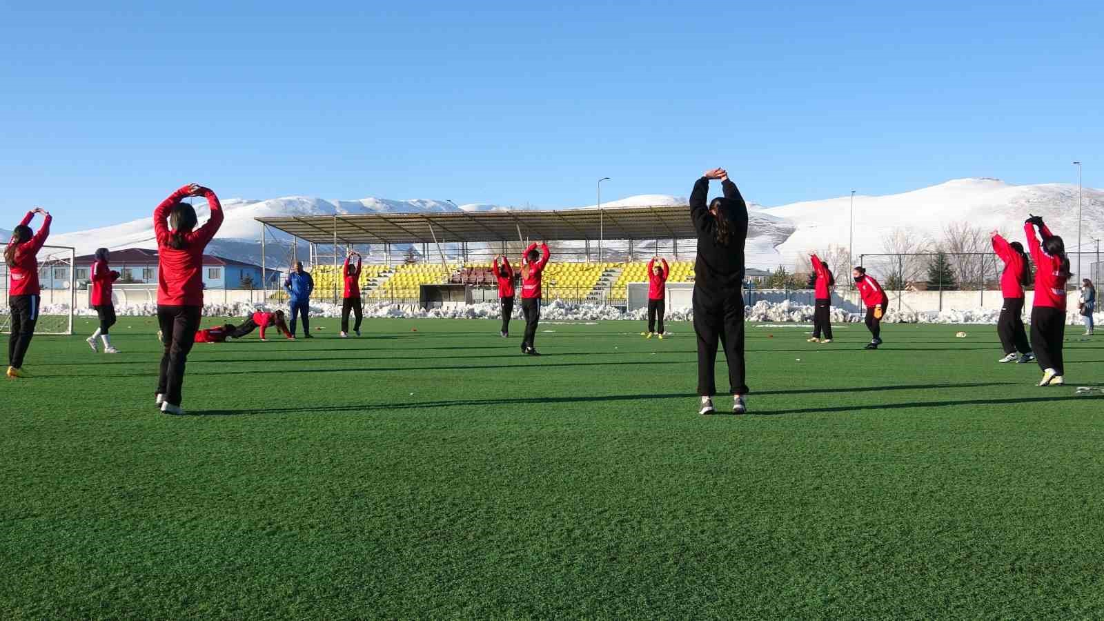 Ardahan Kura Kadın Futbol Takım’ının yeni başkanı Songül Çelik oldu