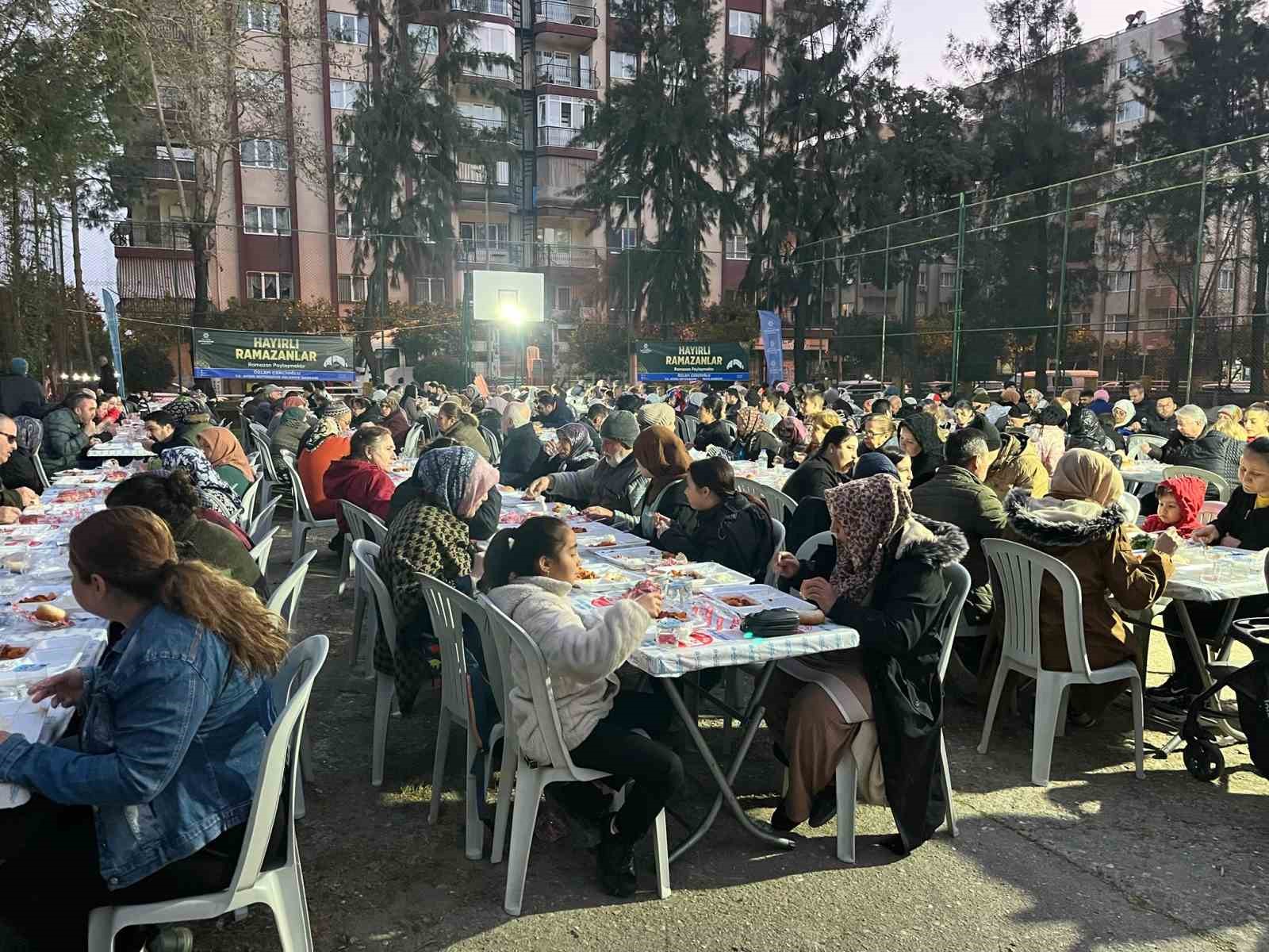 Aydınlılar Büyükşehir’in iftar sofrasında bir araya geldi