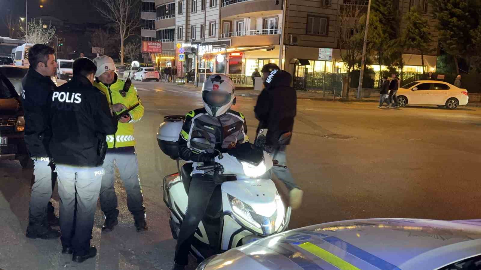 Bursa’da o mahalleye akın eden sürücülere polis uygulaması