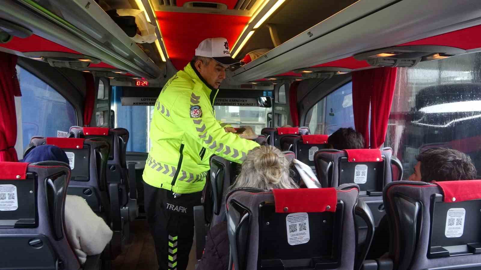 Ramazan Bayramı öncesi otobüs terminalinde trafik denetimi