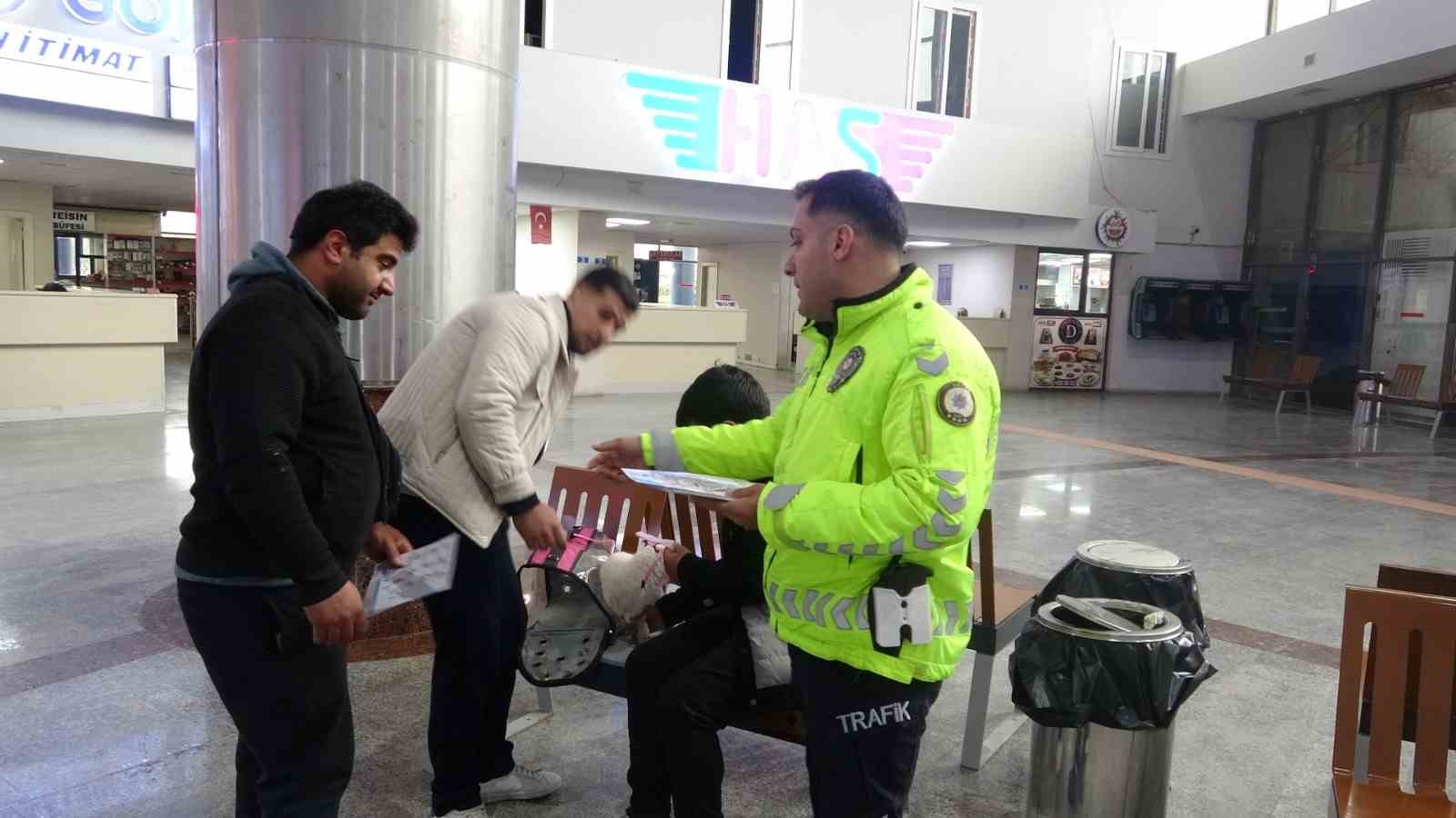 Ramazan Bayramı &ouml;ncesi otob&uuml;s terminalinde trafik denetimi
