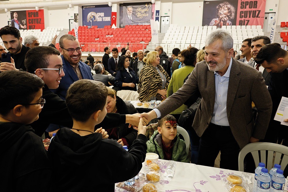 Hatay B&uuml;y&uuml;kşehir Belediyesi&rsquo;nin iftar sofrası Kırıkhan&rsquo;da kuruldu
