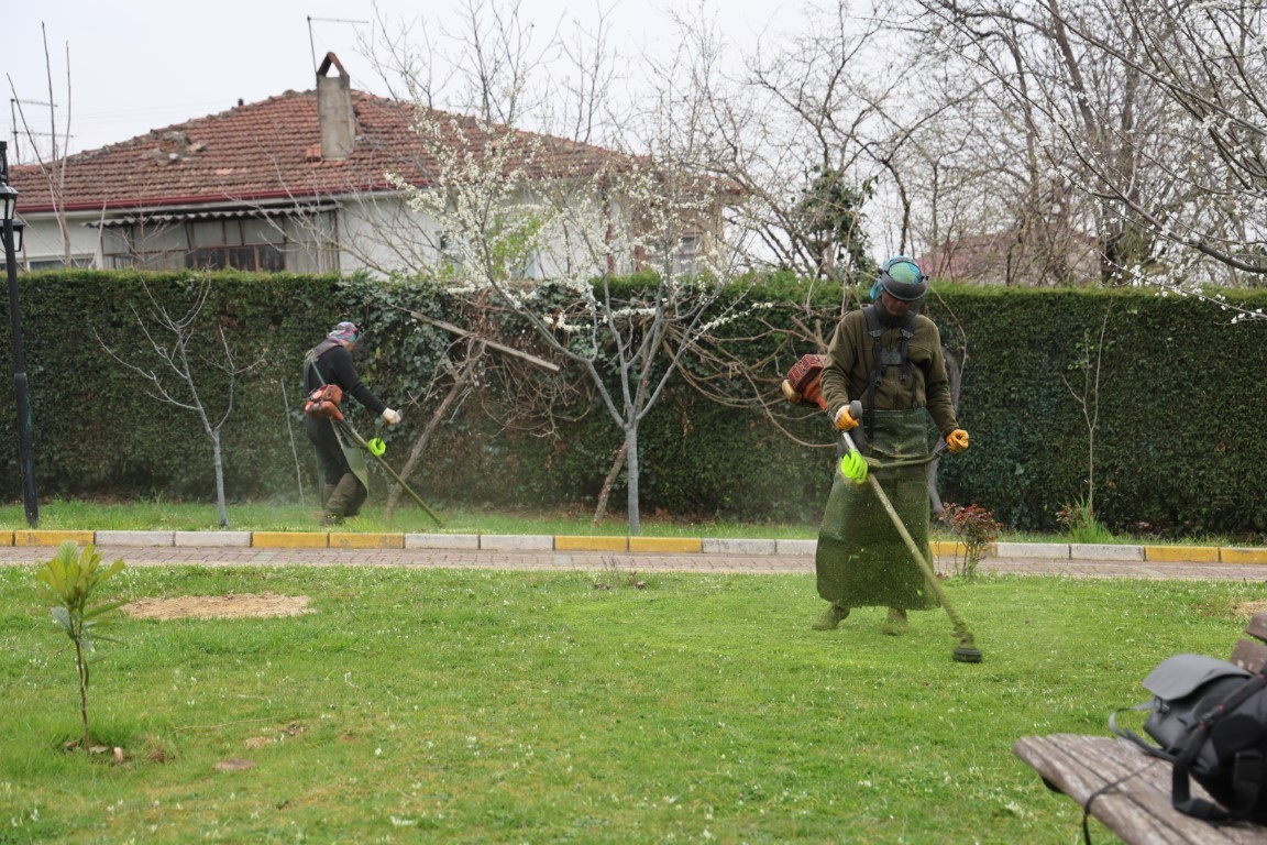 Kartepe&rsquo;de bayram &ouml;ncesi camilerde temizlik &ccedil;alışması yapıldı
