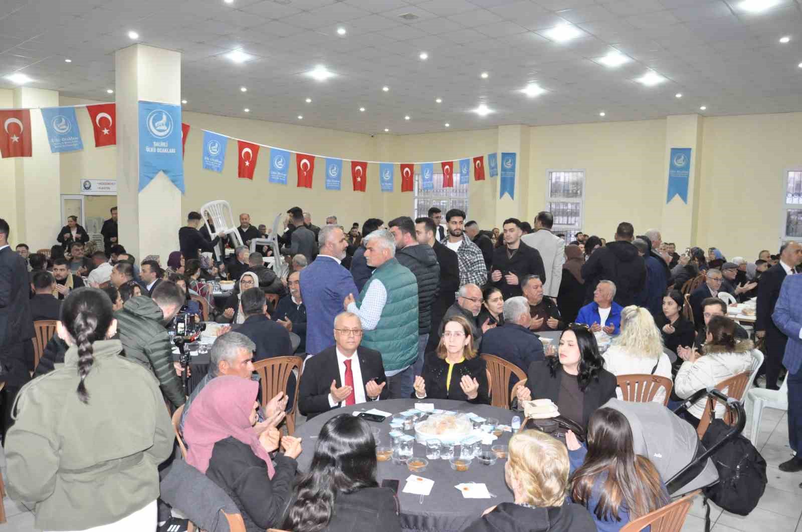 Salihli’de Ülkü Ocakları tarafından Şehitler İçin Vefa Sofrası Kuruldu