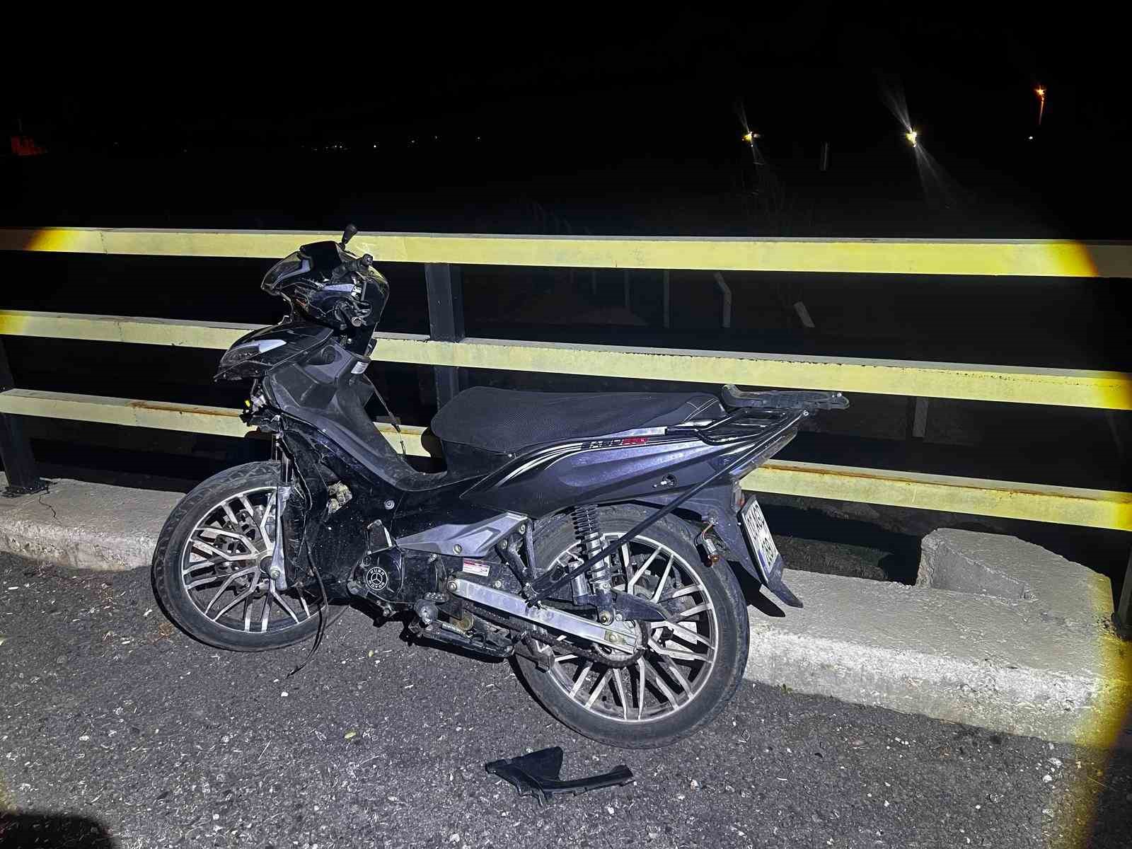 Otomobilin motosikletle &ccedil;arpıştığı kazada 2 kişi yaralandı
