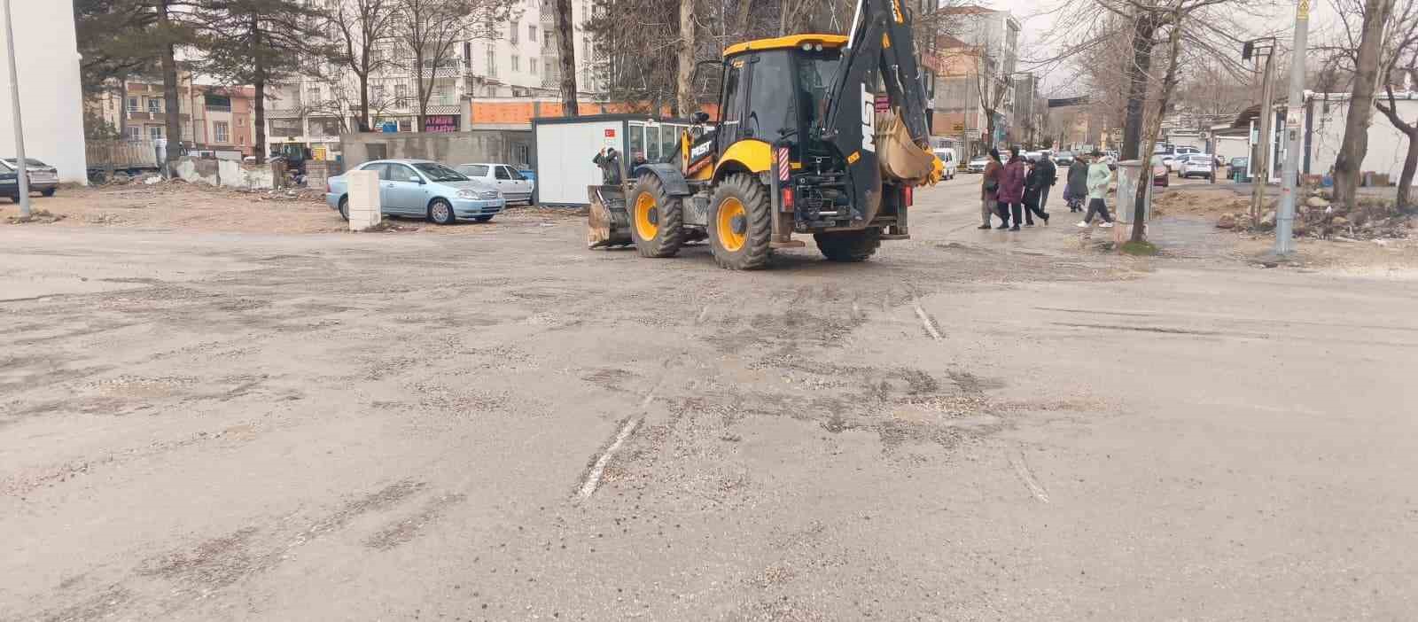 G&ouml;lbaşı esnafından belediyeye yol tepkisi
