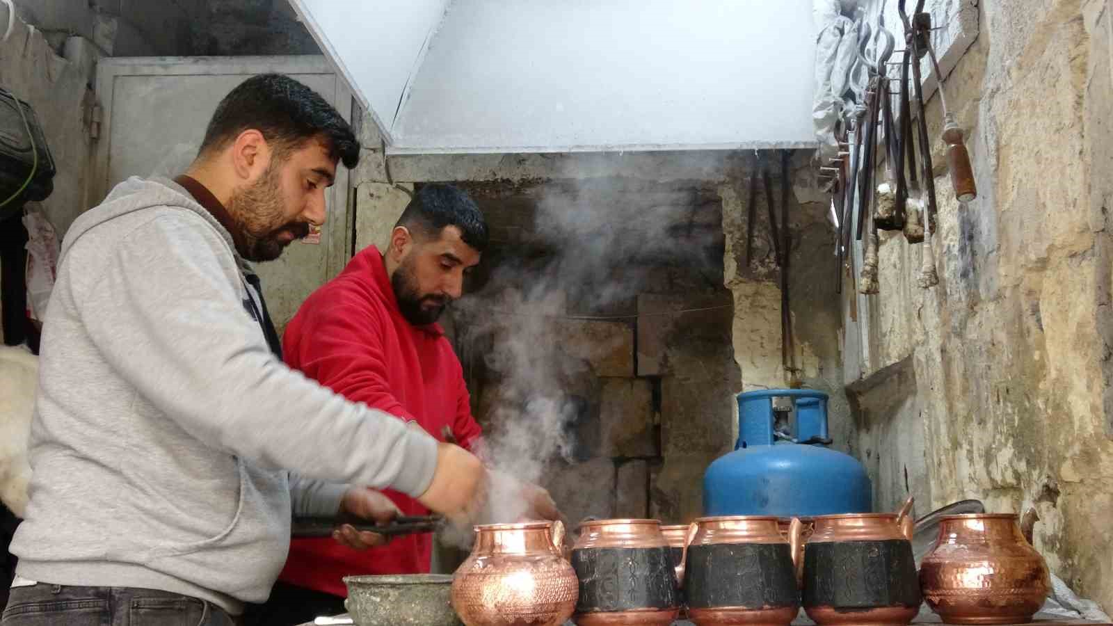 Gaziantep&rsquo;te kalaycılarin bayram mesaisi
