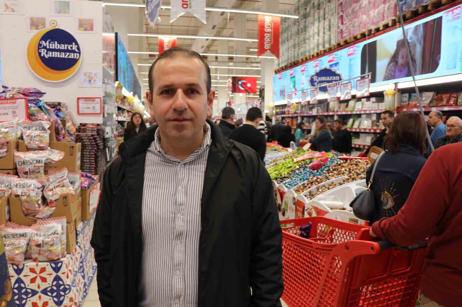 Denizli’de Ramazan Bayramı öncesi indirim kampanyaları yoğun ilgi görüyor