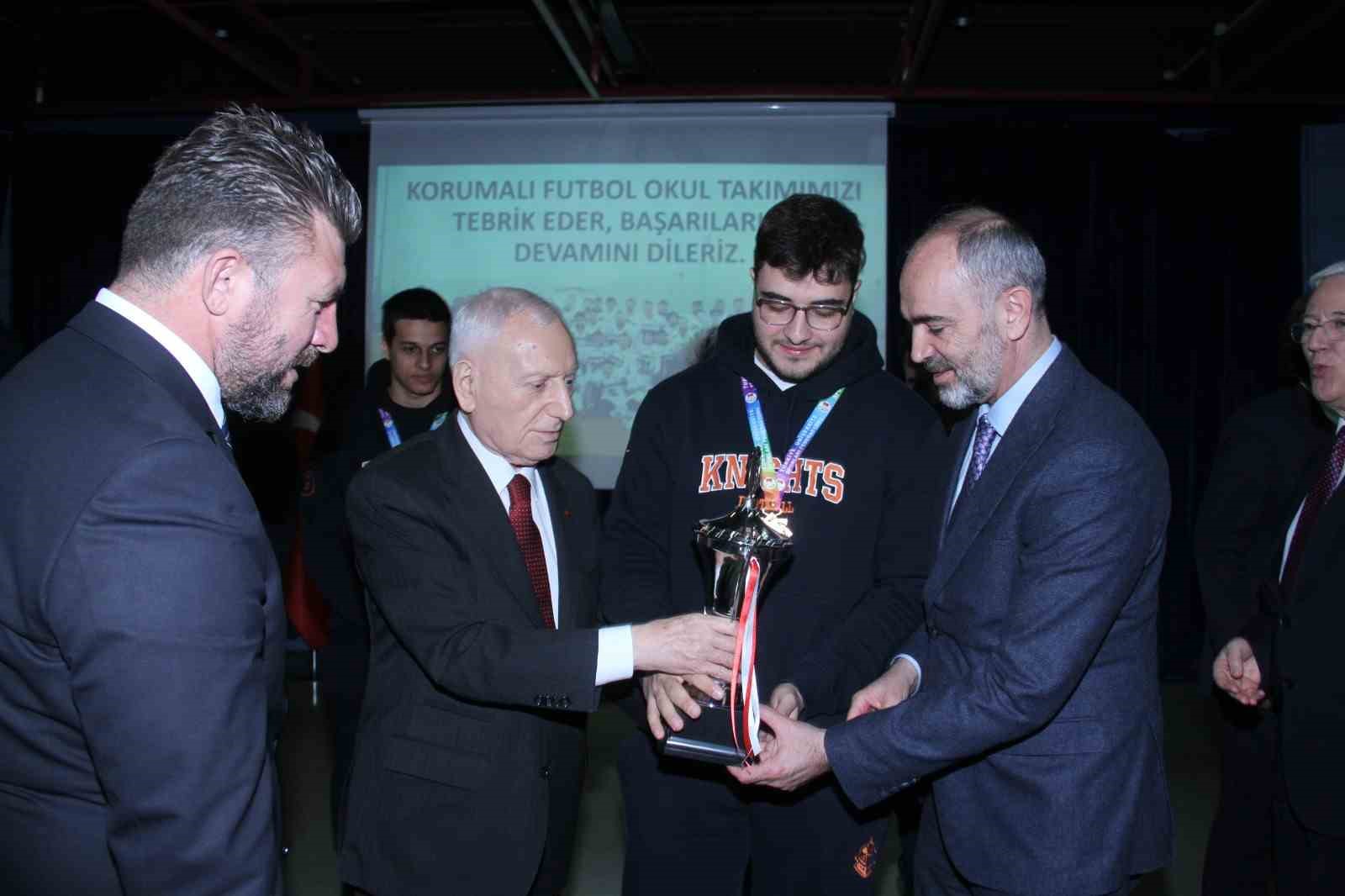 Haberal’dan şampiyonlara jest: Burs oranı yüzde 20’ye çıkarıldı