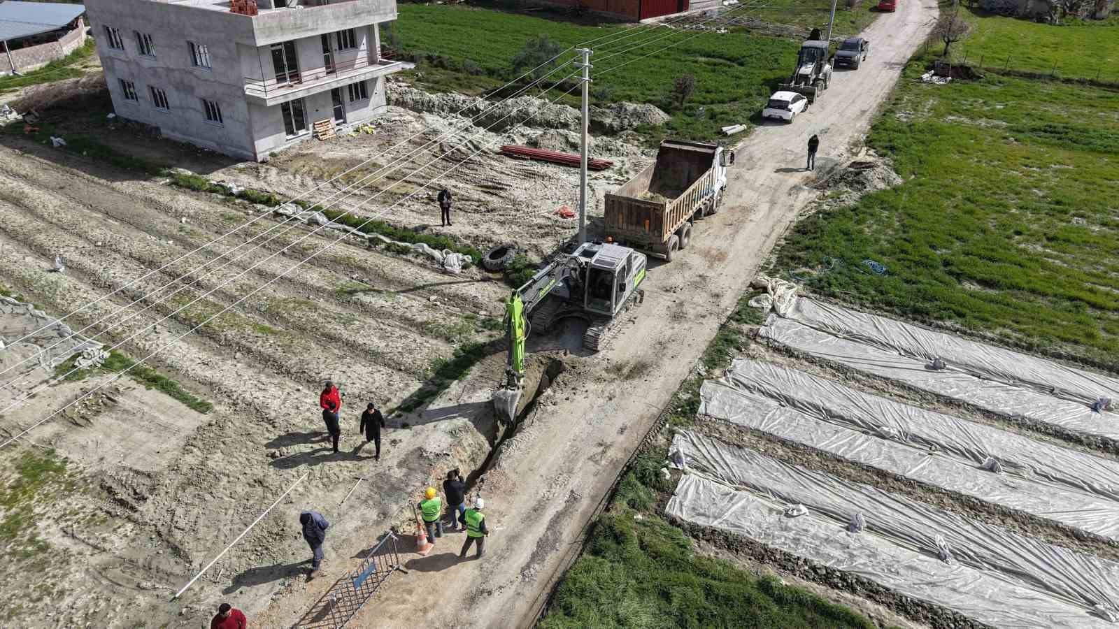 Selendi’de iki mahallenin daha altyapı sorunu tarih oluyor