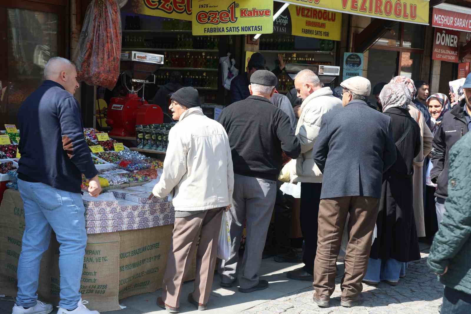 Konya’nın Tarihi Bedesten Çarşısı’nda bayram yoğunluğu