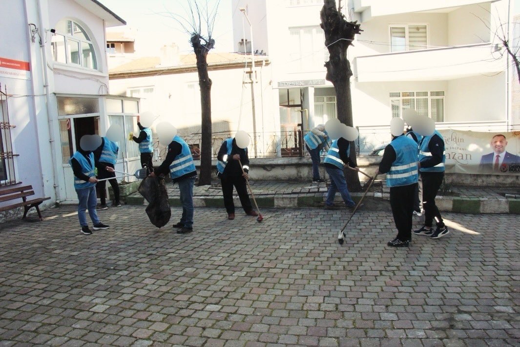 Kırklareli&rsquo;nde denetimli serbestlik h&uuml;k&uuml;ml&uuml;lerinden cami temizliği
