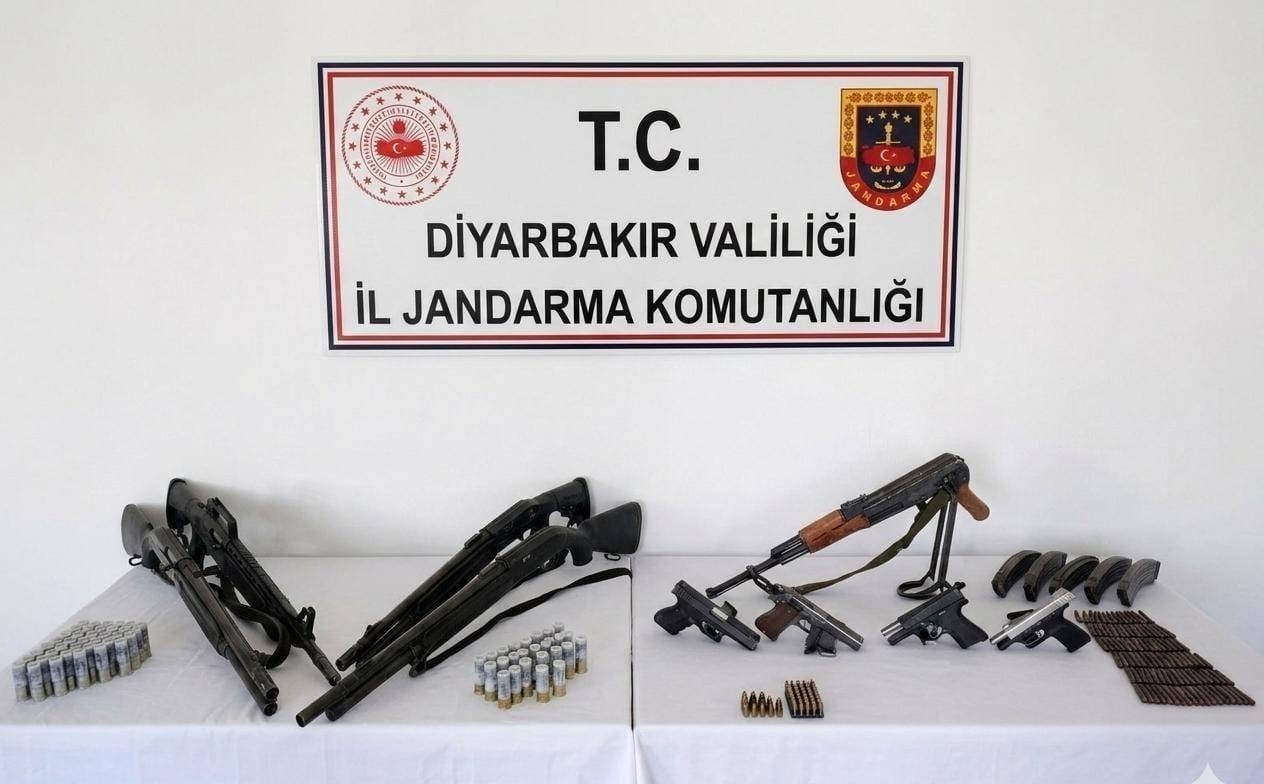 Diyarbakır&rsquo;da silah ka&ccedil;ak&ccedil;ılığı operasyonu

