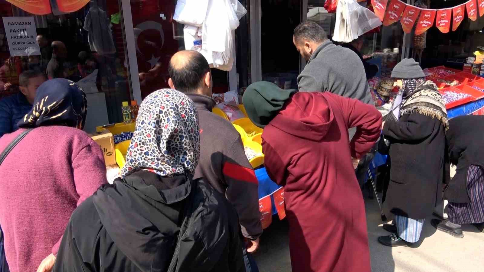 Bolu&rsquo;da pazar tezgahları bayram şekerleriyle renklendi
