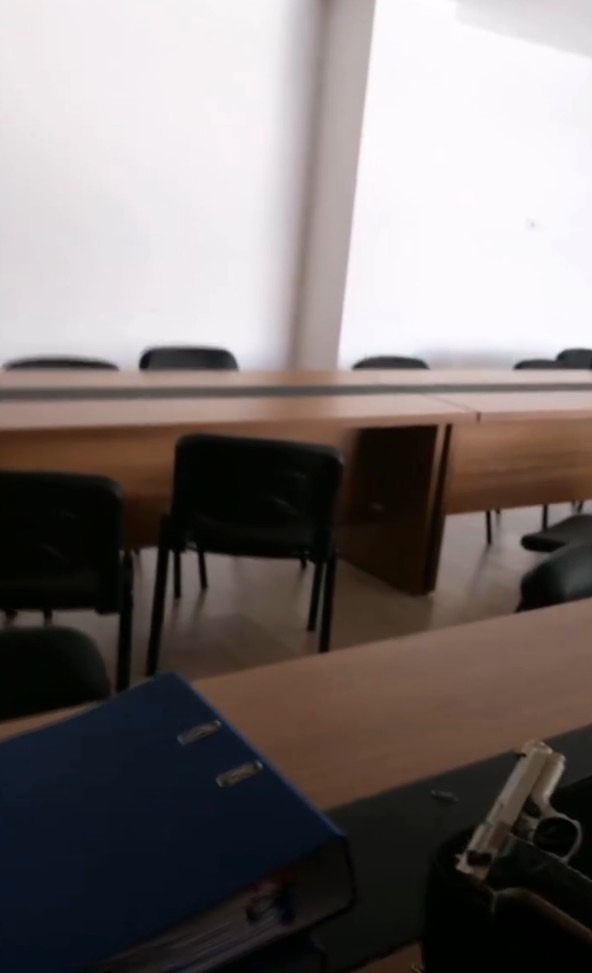 Antalya&rsquo;da Kaymakamlık binasında ateş a&ccedil;tı, kendisini odaya kilitledi
