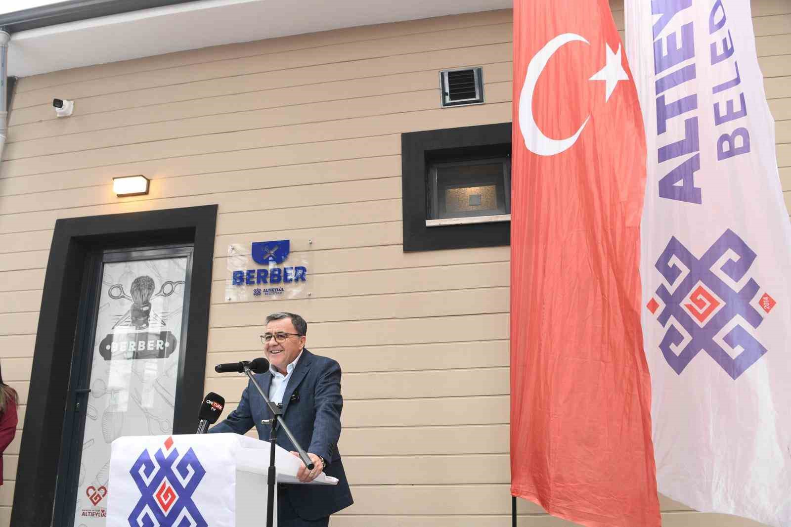 Altıeyl&uuml;l Belediyesi&rsquo;nden emeklilere "Halk Berberi" hizmeti
