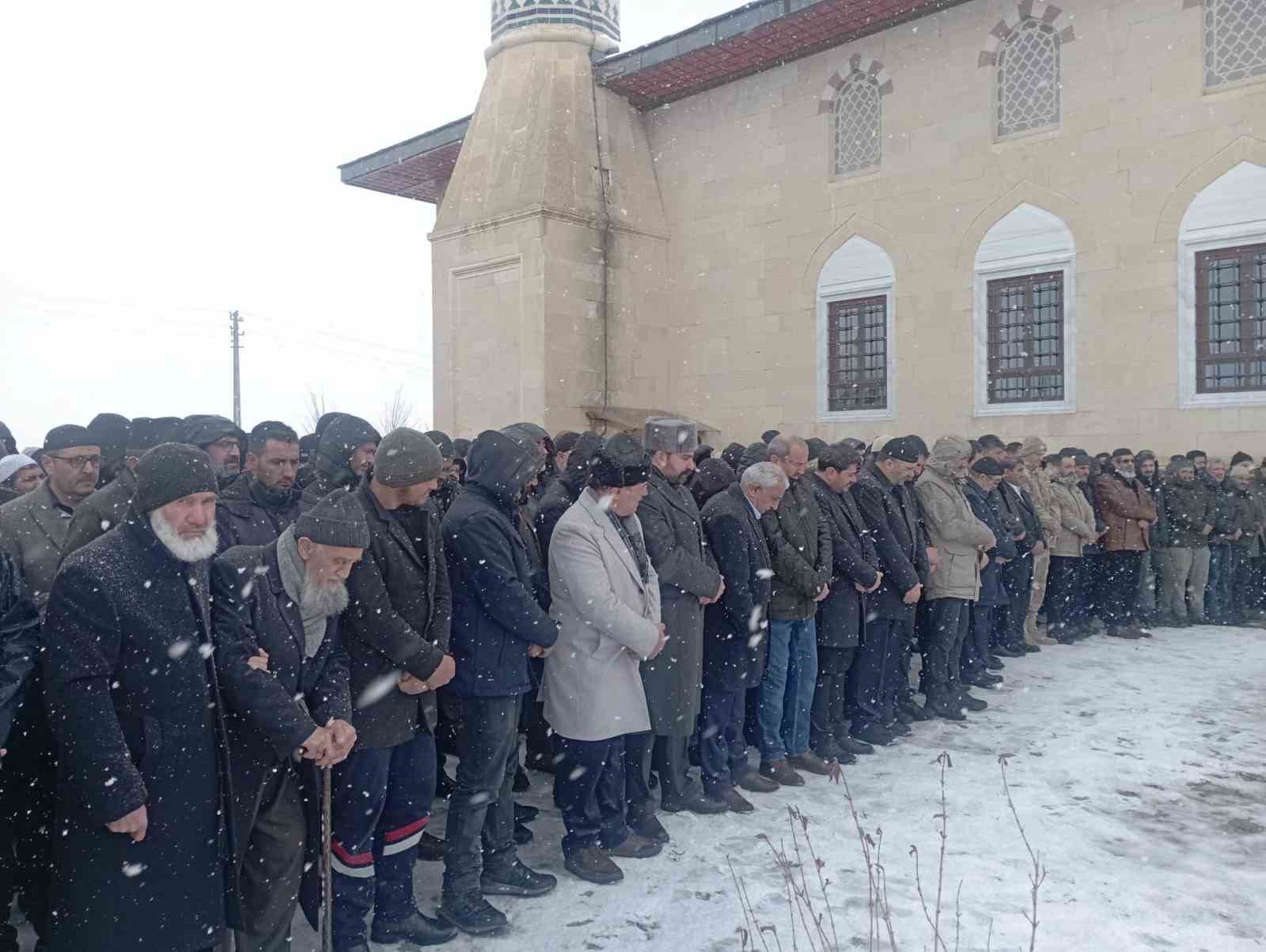 Alvar&rsquo;da Mart sanki h&uuml;z&uuml;n ayı
