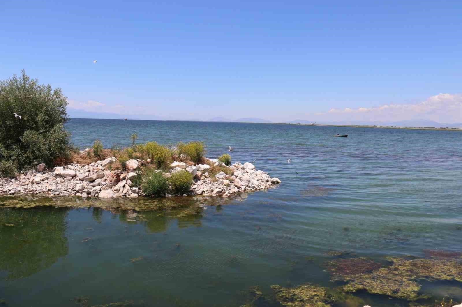 Beyşehir&rsquo;de av yasağı s&uuml;rerken balık tezgahlarında s&uuml;re şartı
