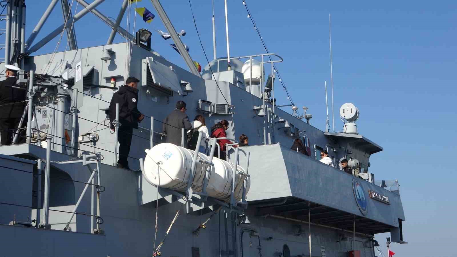Türk donanmasının gururu olan savaş gemileri ziyarete açıldı