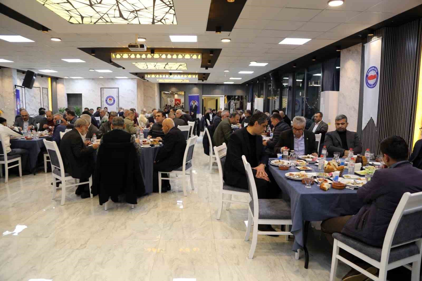 Adana&rsquo;da sivil toplum ve eğitim camiası iftarda buluştu
