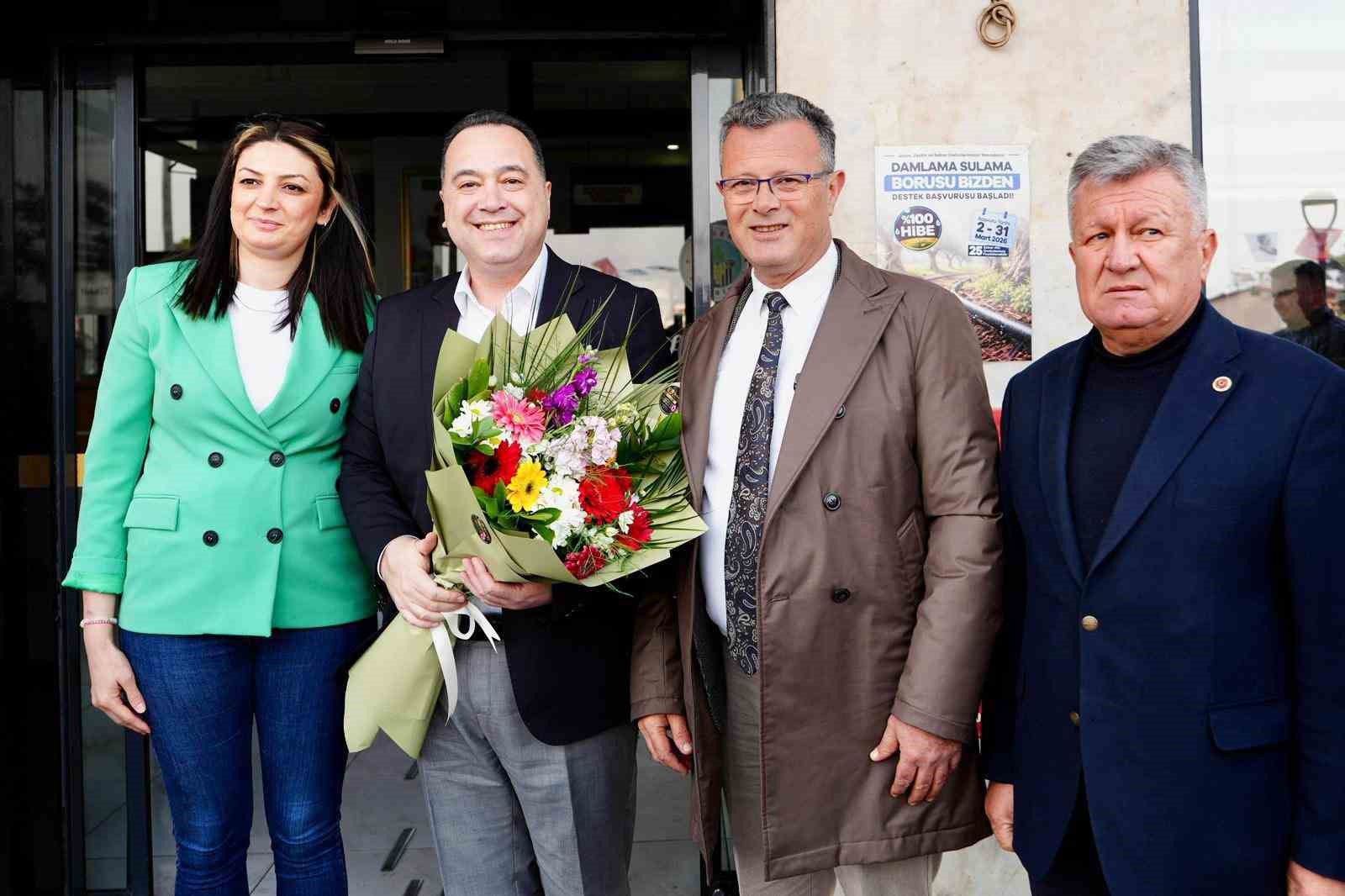 Alaşehir&rsquo;de y&uuml;zlerce kişi iftarda buluştu
