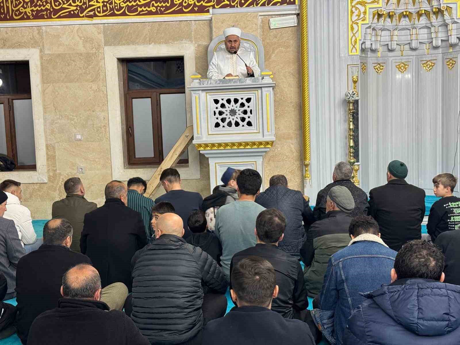 Hakkari&rsquo;de Kadir Gecesi dualarla idrak edildi
