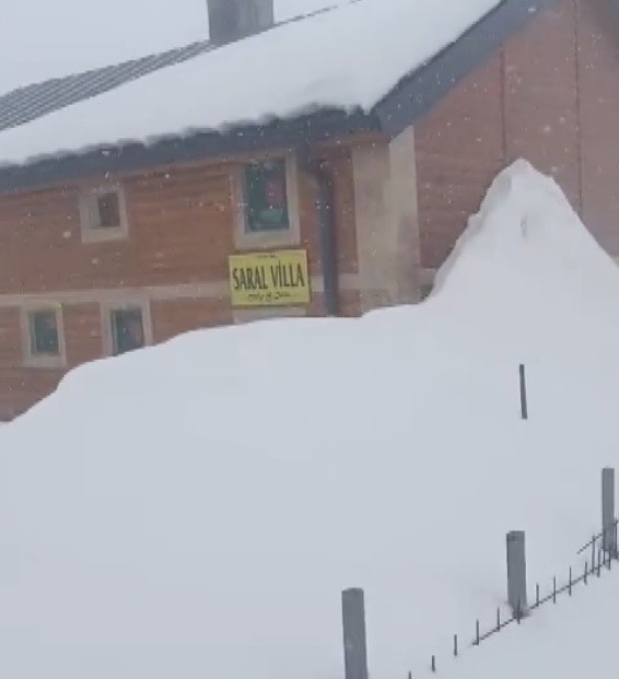 Bayburt’ta Kılıçkaya Yaylası kar altında kaldı