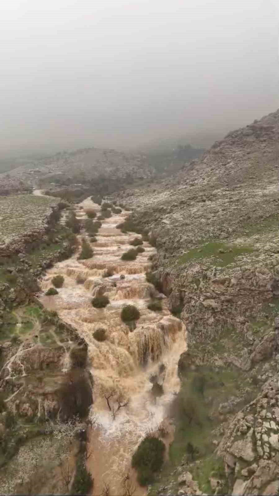 Yağışların ardından Emrud Şelalesinin debisi yükseldi