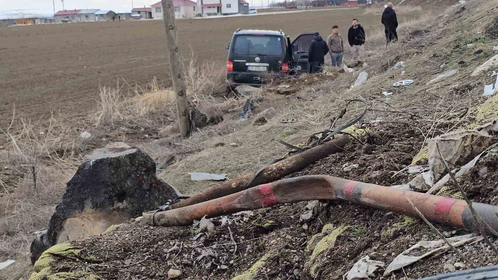 Adilcevaz’da kontrolden çıkan araç takla attı: 1 kişi yaralandı