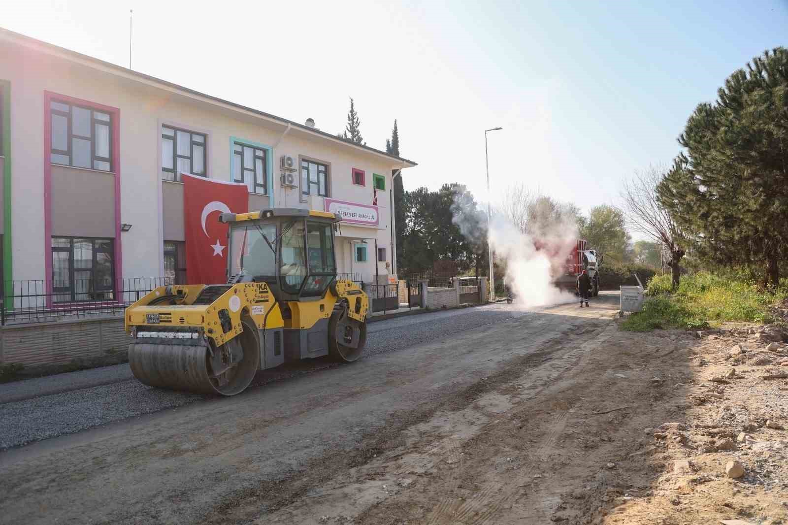 Efeler Belediyesi&rsquo;nden Umurlu&rsquo;da yol &ccedil;alışması
