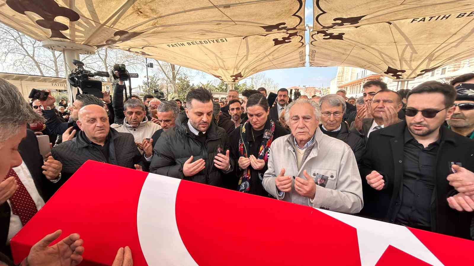İlber Ortaylı i&ccedil;in Fatih Camii&rsquo;nde cenaze t&ouml;reni d&uuml;zenleniyor
