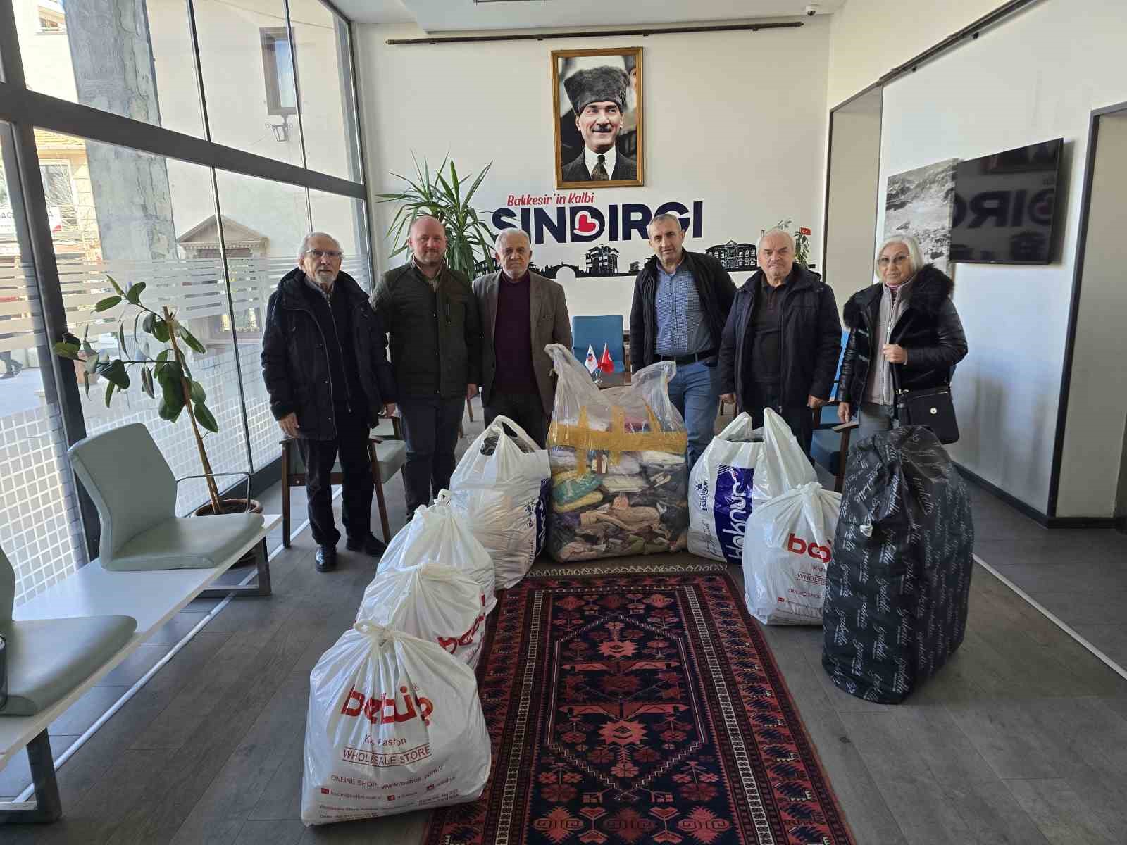 Sındırgı’da deprem yaraları "Bayram Çeki" ile sarılıyor