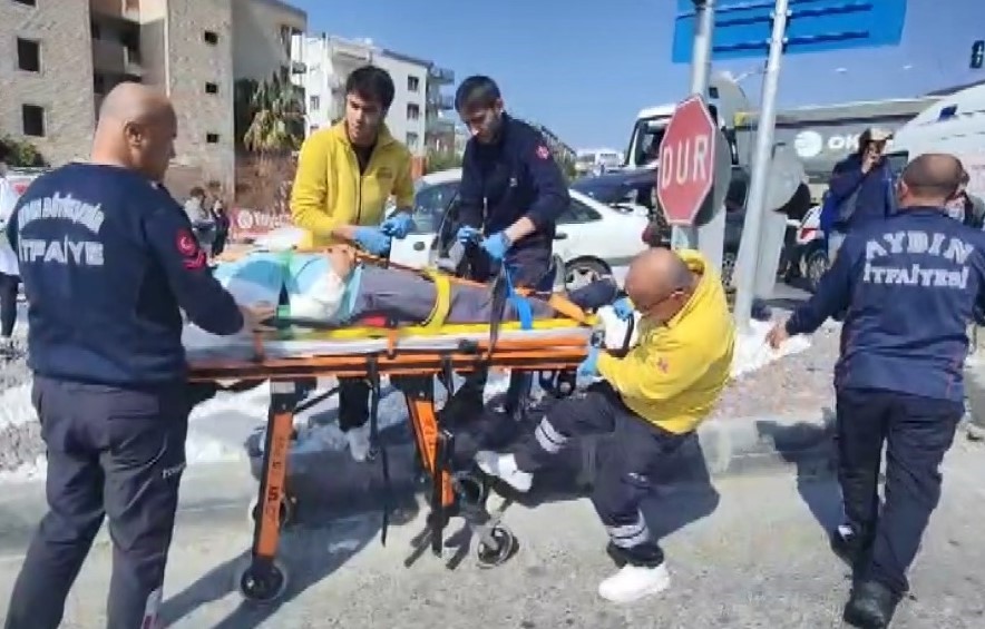 Ters y&ouml;nden &ccedil;ıkınca kaza ka&ccedil;ınılmaz oldu: 2 yaralı
