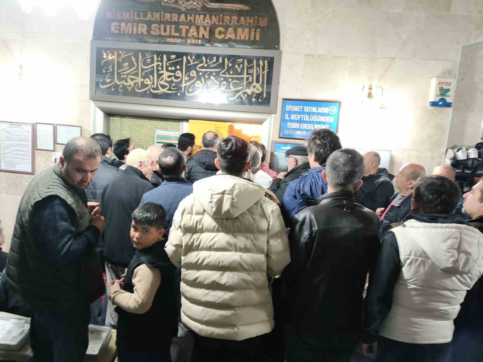 Aydın&rsquo;da Kadir Gecesi&rsquo;nde camiler doldu taştı 