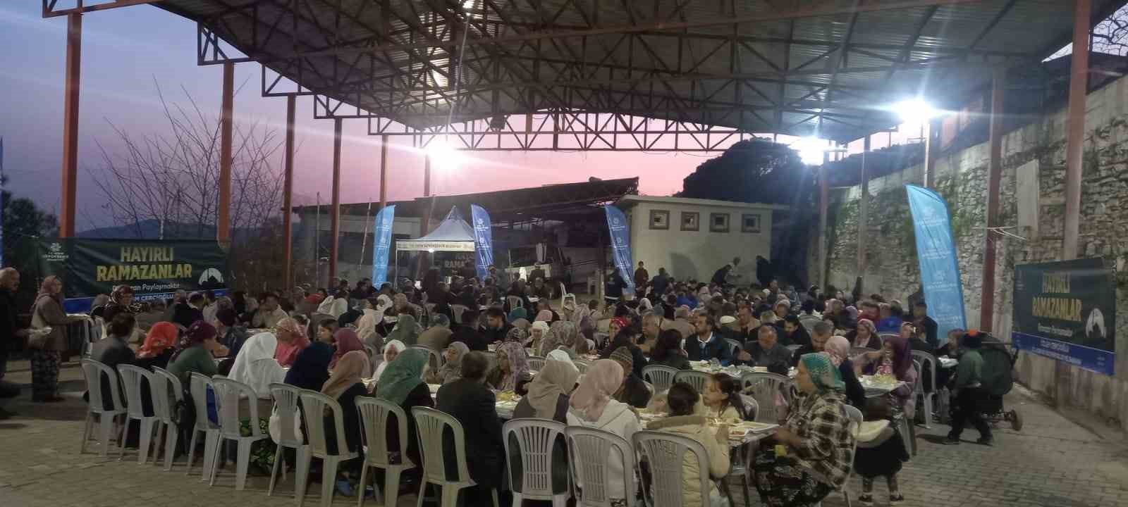 Başkan &Ccedil;er&ccedil;ioğlu, vatandaşları iftar sofrasında buluşturuyor
