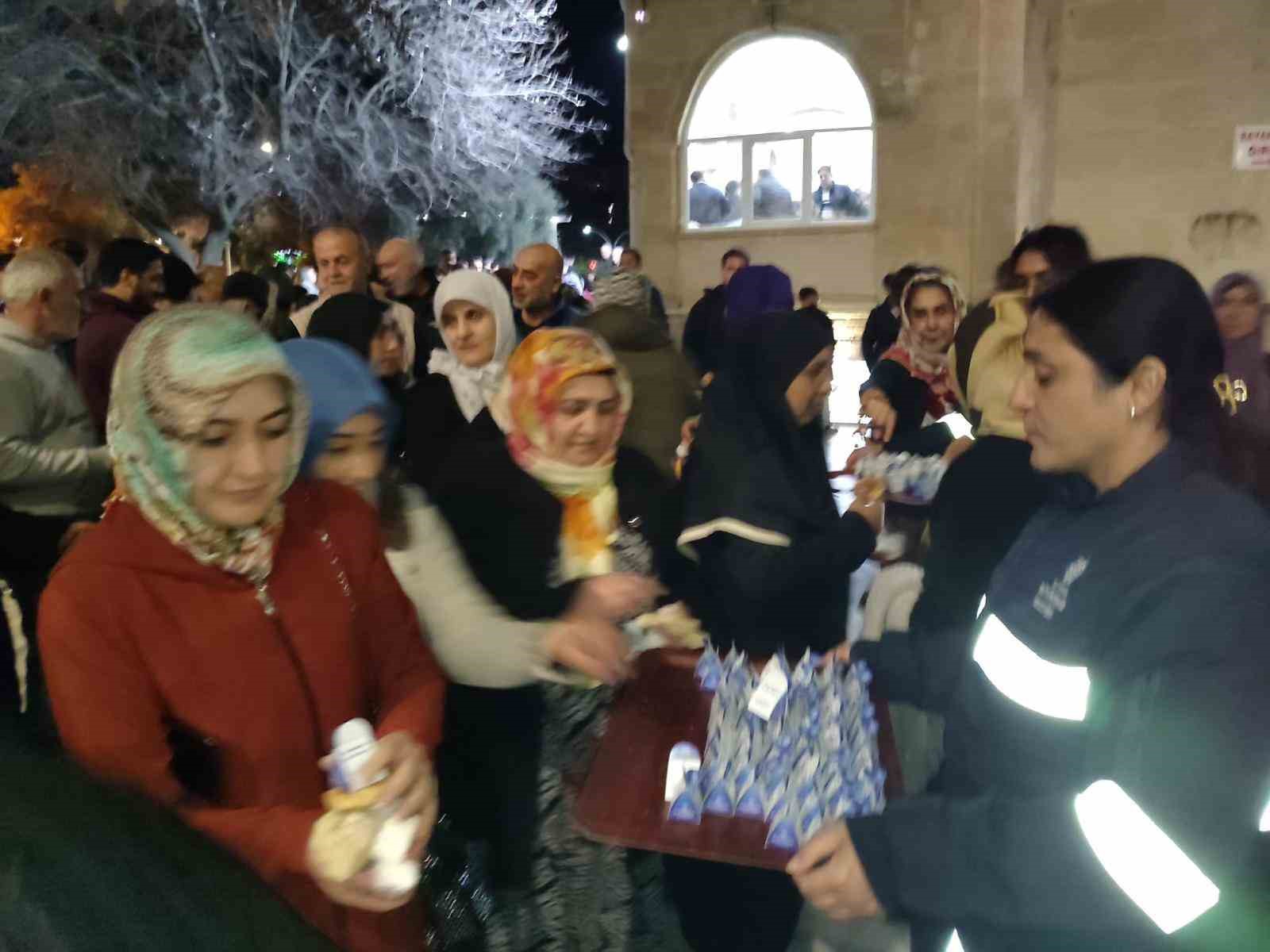 Aydın B&uuml;y&uuml;kşehir&rsquo;den Kadir Gecesi&rsquo;nde lokum ikramı
