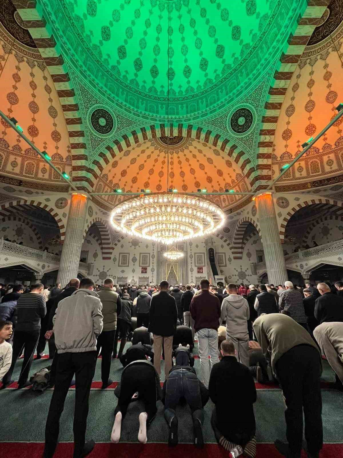 Kayseri&rsquo;de Kadir Gecesi dualarla idrak edildi
