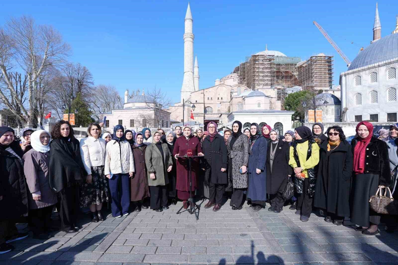 AK Parti Kadın Kolları&rsquo;nın 300 bini aşkın hatminin duası Ayasofya&rsquo;da yapıldı
