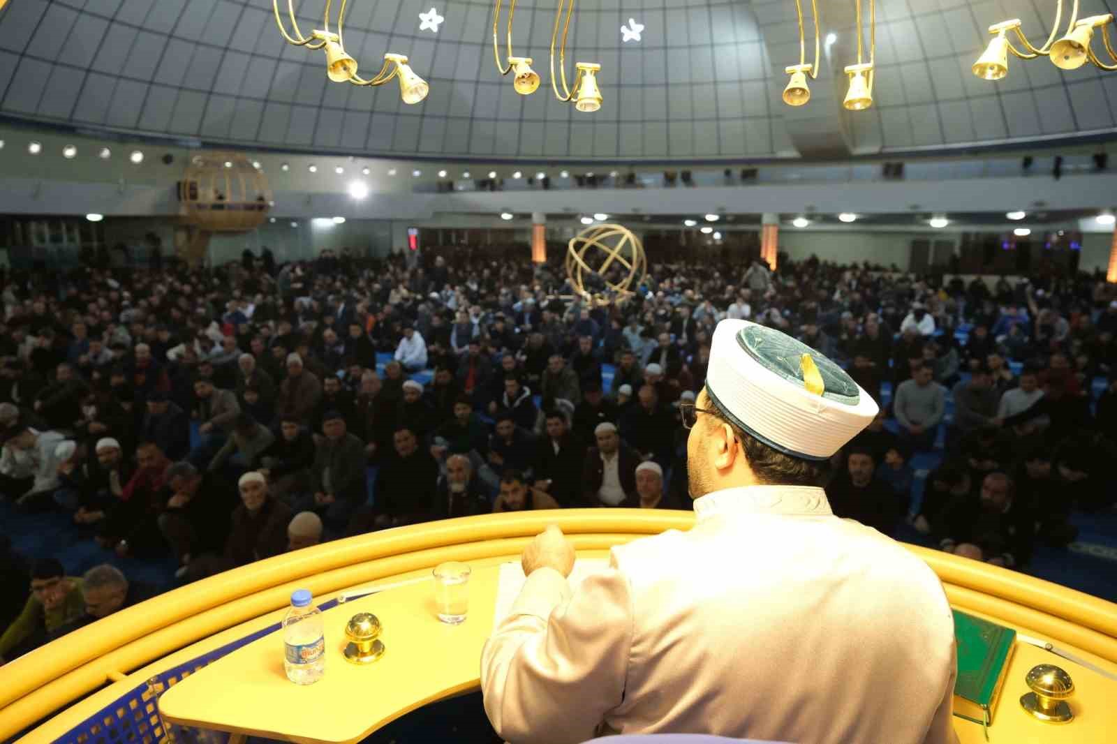 Erzincan’da Kadir Gecesi Terzibaba Camii’nde idrak edildi