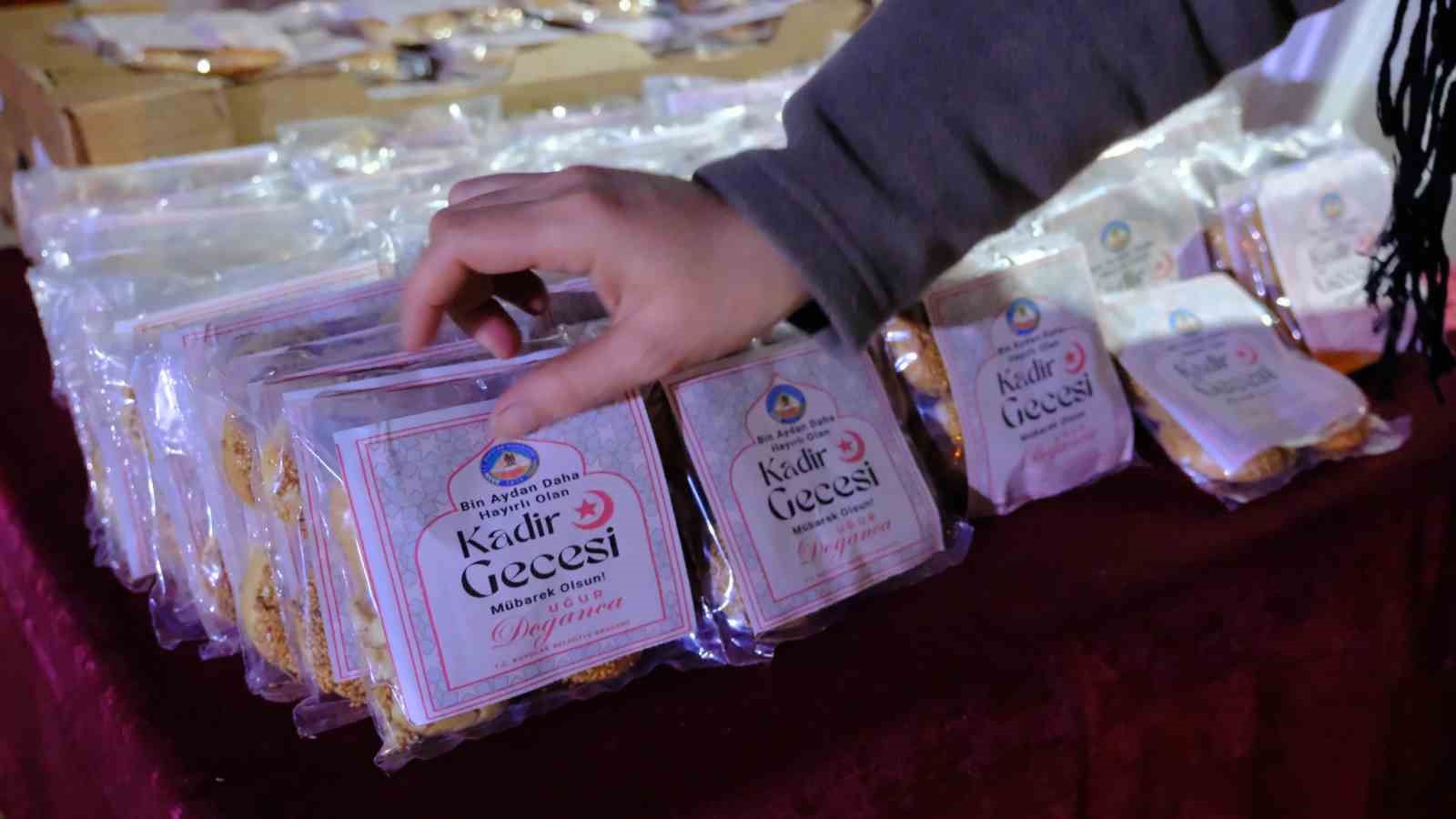 Kuyucak Belediyesi Kadir Gecesi&rsquo;nde vatandaşları unutmadı
