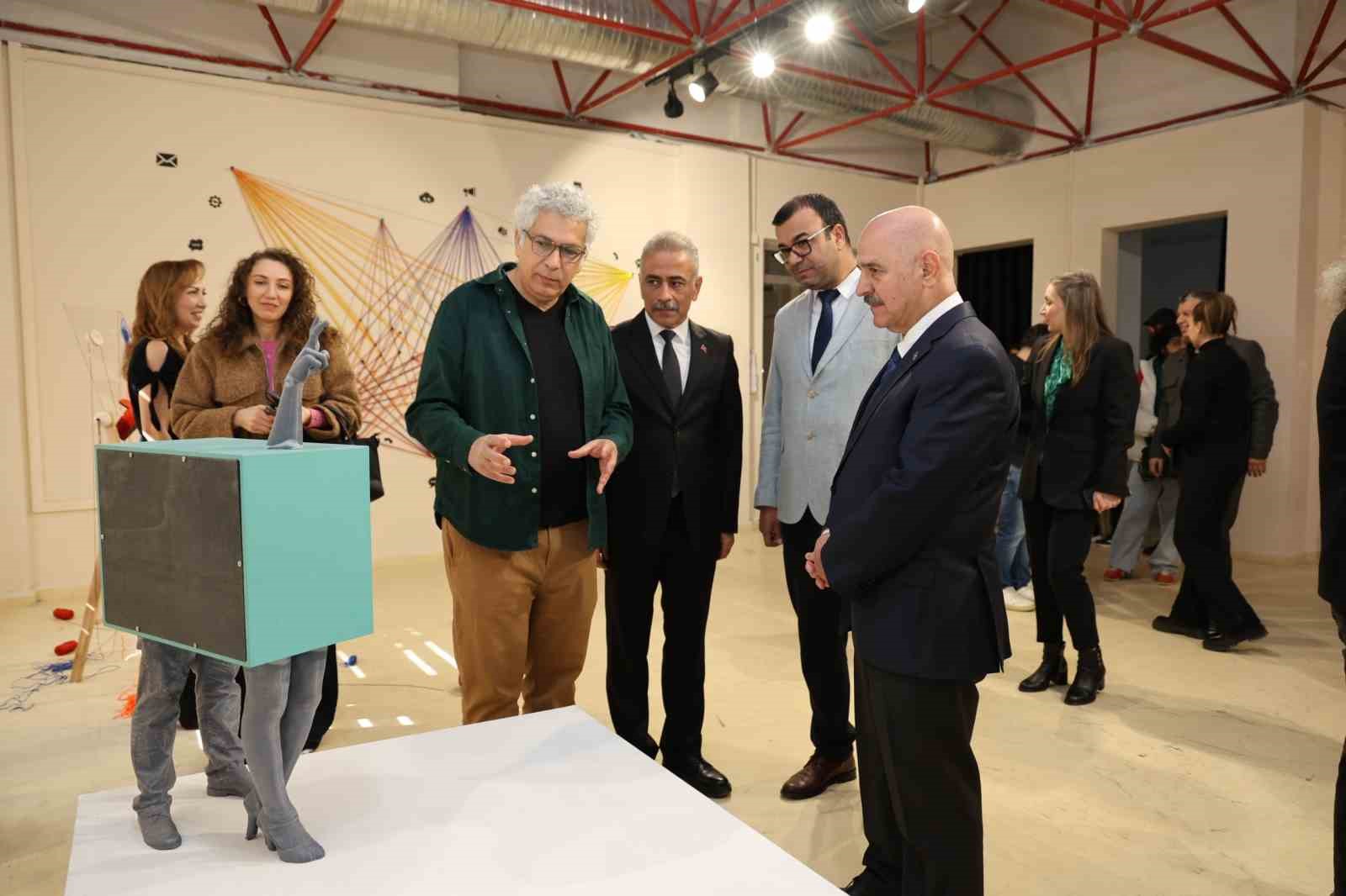 İyimserlik Etrafında Kayıtlar karma sergisi a&ccedil;ıldı
