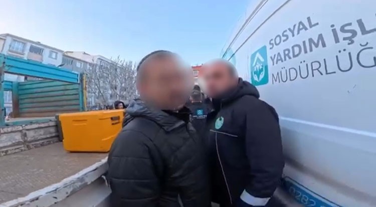 Sokak iftarında paket yemek tartışması: Kurye paket şeklinde almak isteyince yemek verilmedi